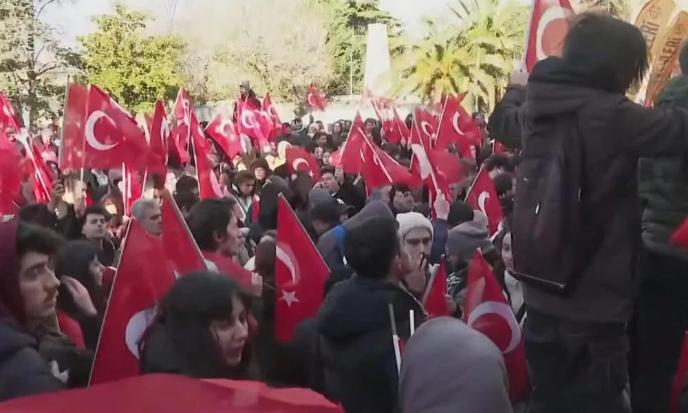 Τουρκικό ΕΣΡ: Ποινές σε ΜΜΕ για τις διαδηλώσεις υπέρ Ιμάμογλου – Απέλαση δημοσιογράφου του BBC